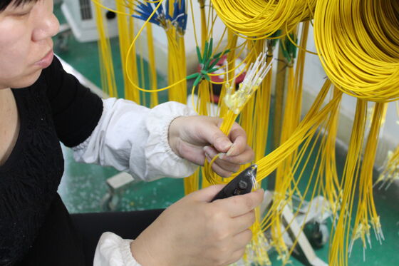 SC/APC-SC/APC Απλό καλώδιο διασύνδεσης με χαμηλή απώλεια εισαγωγής, υψηλή απώλεια ανάκλασης και προσαρμοσμένο μήκος